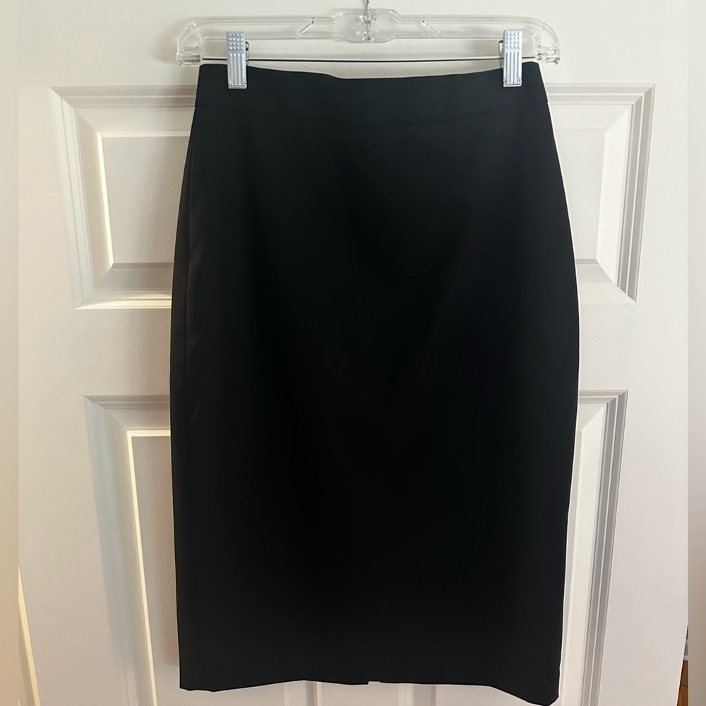 Like New - Banana Republic Pencil Skirt A black size 4